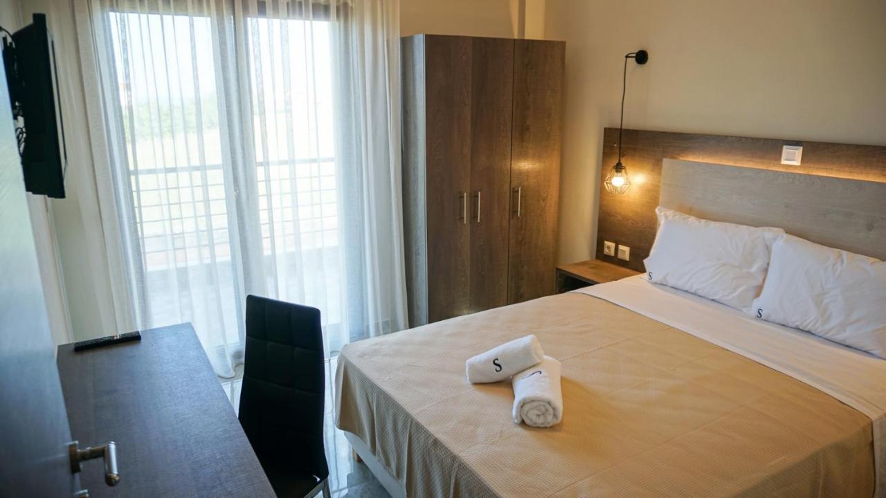 Sinodinos Deluxe Apartments Afytos Eksteriør billede