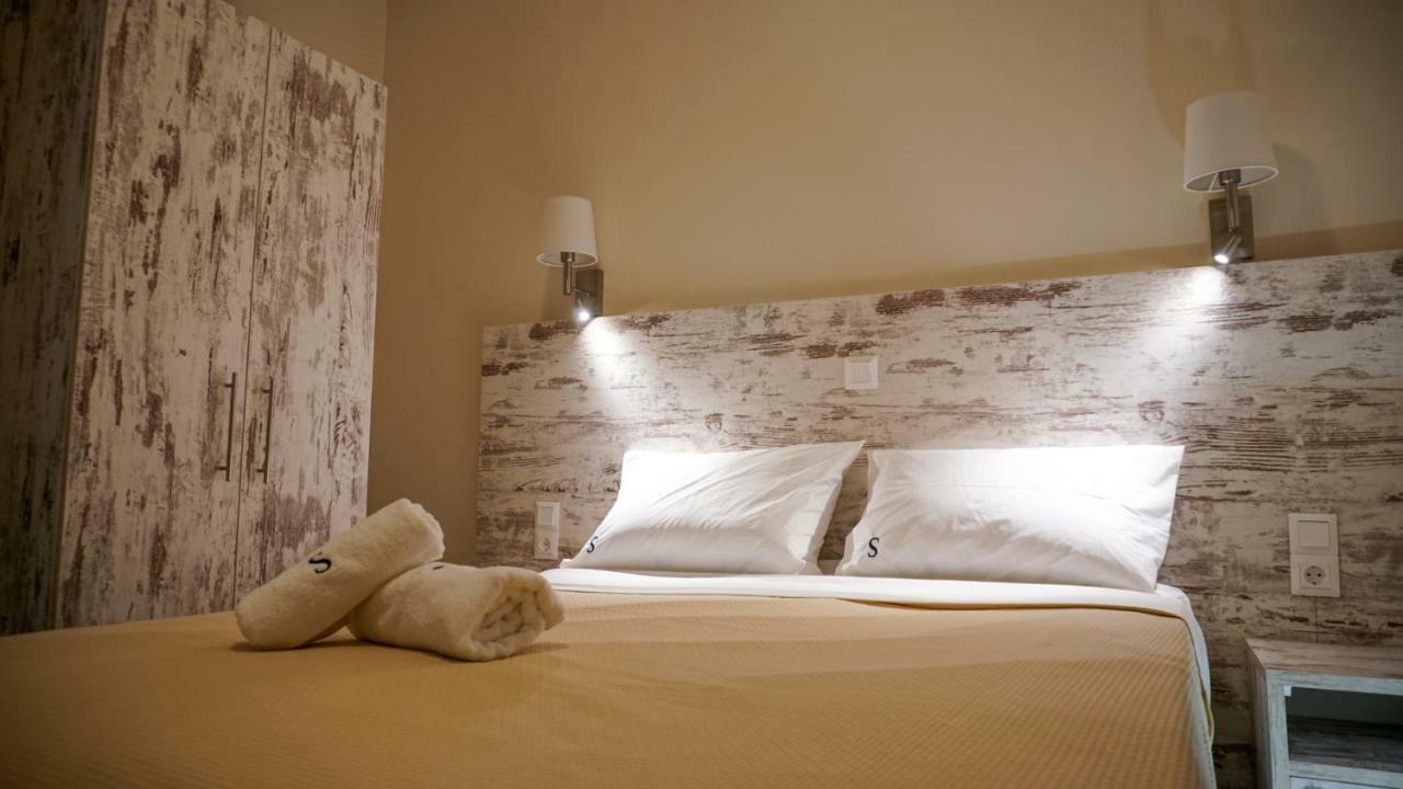 Sinodinos Deluxe Apartments Afytos Eksteriør billede