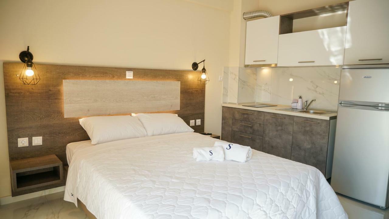Sinodinos Deluxe Apartments Afytos Eksteriør billede