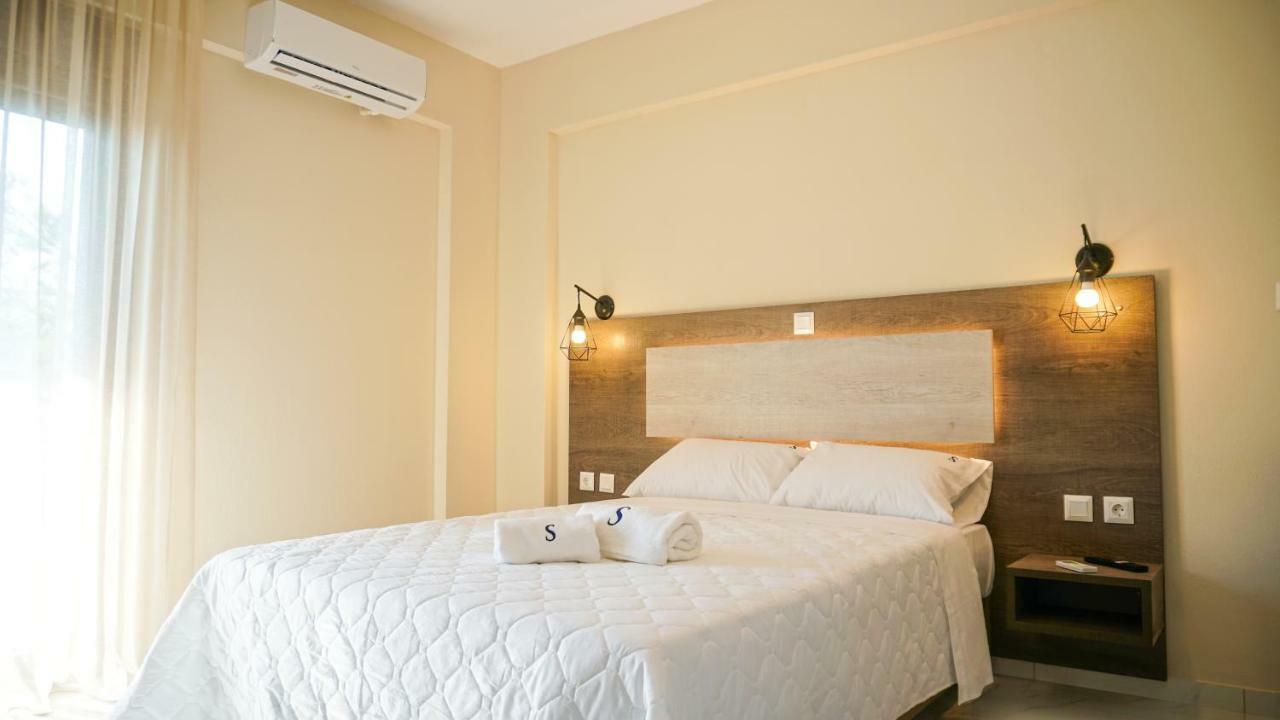 Sinodinos Deluxe Apartments Afytos Eksteriør billede